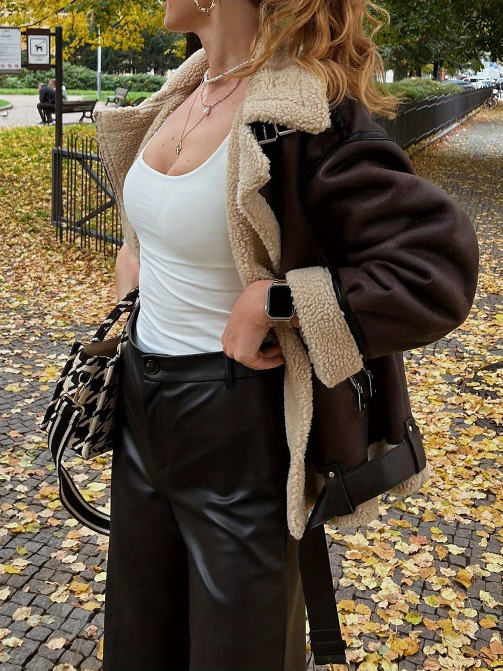 1pc Fashion Faux Shearling Biker Jacket Women'S Casual Faux Shearling Polyester Biker Jacket with Chain Detail - Solid Color, V-Neck, Long Sleeve, Fall\u002FWinter Season, Casual Style, Woven Fabric