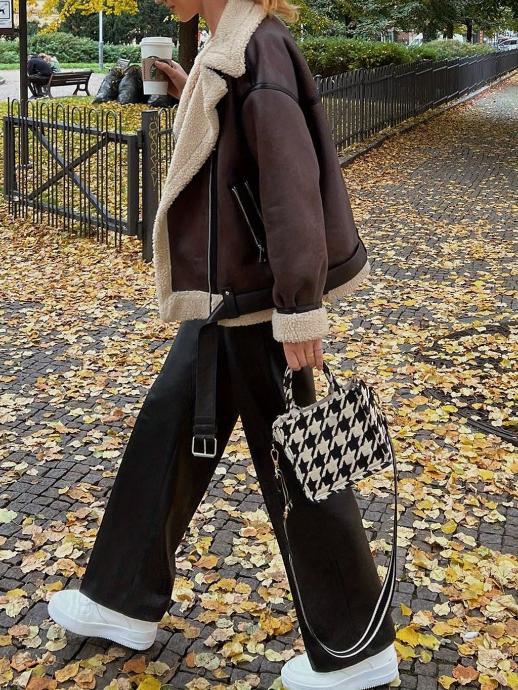 1pc Fashion Faux Shearling Biker Jacket Women'S Casual Faux Shearling Polyester Biker Jacket with Chain Detail - Solid Color, V-Neck, Long Sleeve, Fall\u002FWinter Season, Casual Style, Woven Fabric