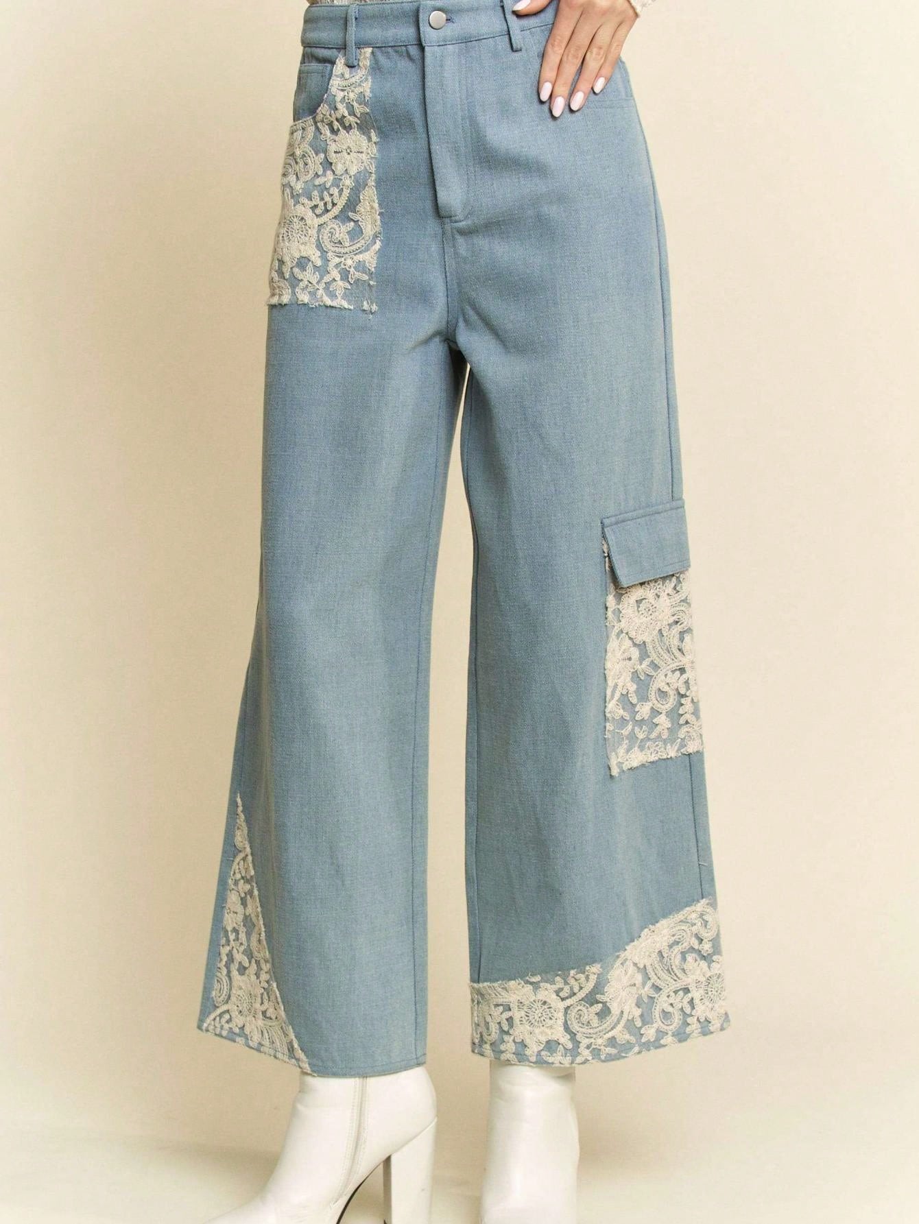 Women's Casual Wide-Leg Jeans Vintage Lace Applique Denim Cargo Pants Light Relaxed Fit High-Waisted with Pockets Cropped Length Stylish for All Season Everyday Wear