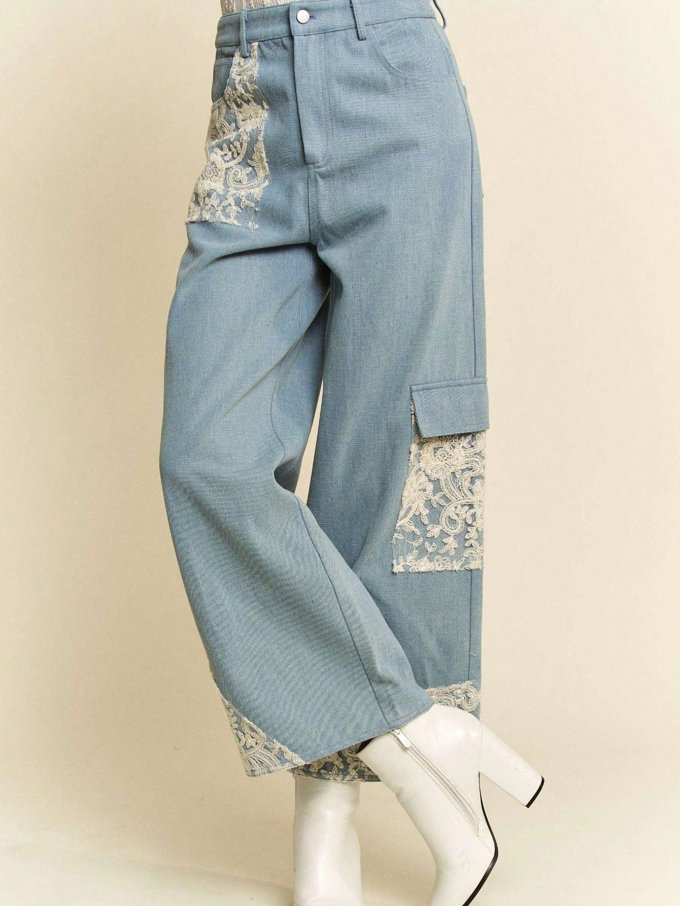 Women's Casual Wide-Leg Jeans Vintage Lace Applique Denim Cargo Pants Light Relaxed Fit High-Waisted with Pockets Cropped Length Stylish for All Season Everyday Wear